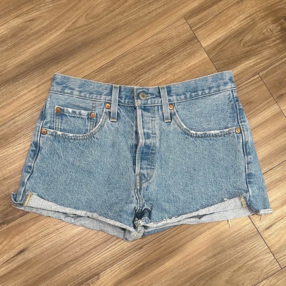Levi’s Classic Blue Denim Women's Shorts